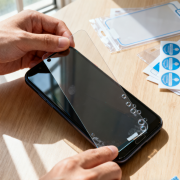 梦见给手机贴钢化膜贴歪咋解析